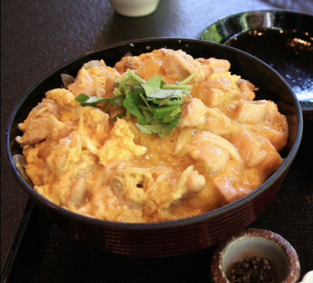 촉촉한 반숙 달걀과 간장향 밥 한 그릇